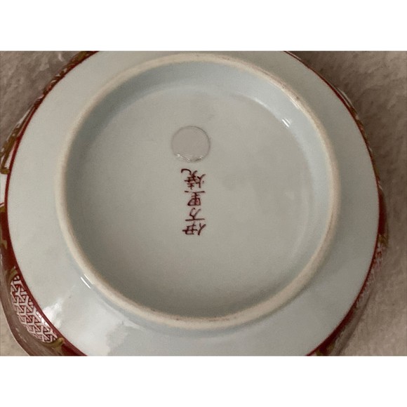 Japanese Kutani Octagonal Bowl with Gilt Highlights Mid 20th Century - Picture 7 of 8